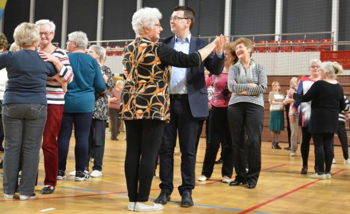seniorzy ucza sie tanca patyronat pjg